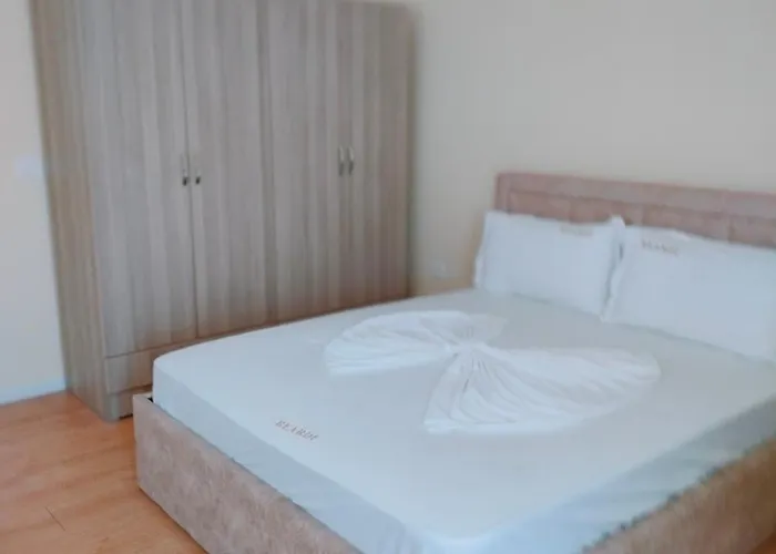 Otel Reardi Bisht Kamez