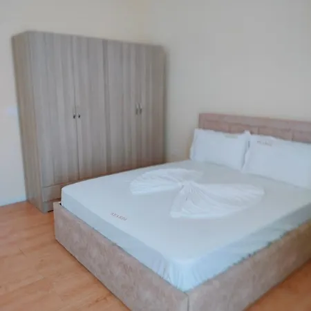 Hotel Reardi Bisht Kamez